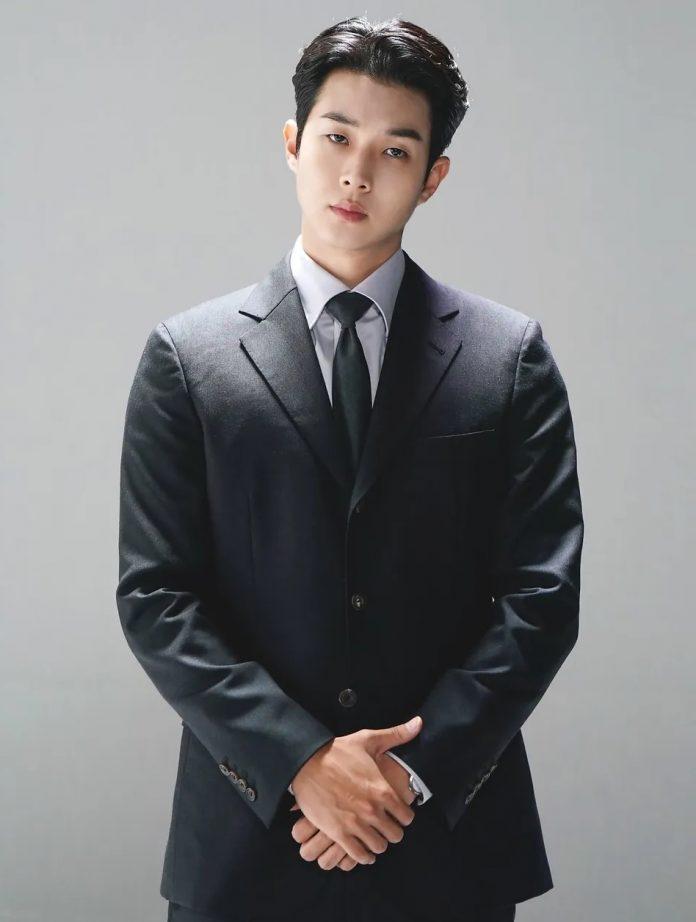 Choi Woo Sik siêu ngầu trong Dòng Máu Đặc Cảnh. (Ảnh: Internet)