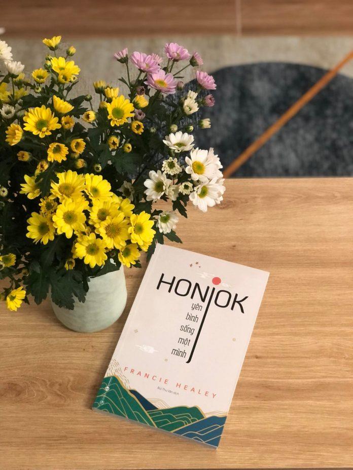 Cuốn sách “ Honjok : Yên bình sống một mình” của tác giả Francie Healey ( ảnh Bloganchoi)