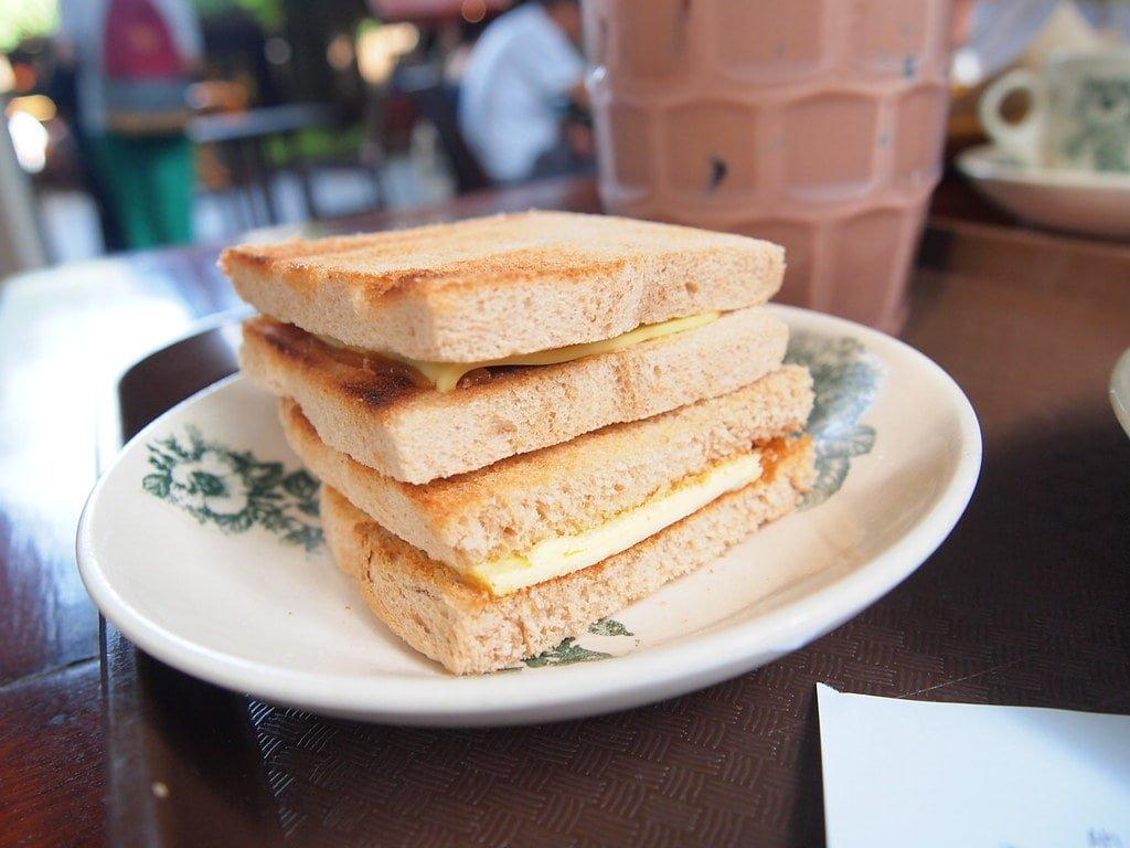 Bánh mì nướng Kaya, bữa sáng đặc trưng của người dân Singapore. (Nguồn: Internet)