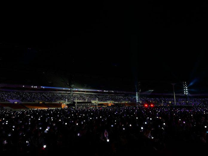 15000 fan hâm mộ đã tham dự đêm diễn đầu tiên và tuân thủ nghiêm túc các quy tắc phòng dịch (Nguồn: Internet)