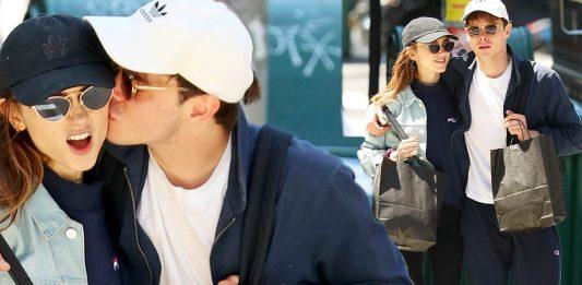 Charlie Heaton và Natalia Dyer Stranger Things (Nguồn: Internet)