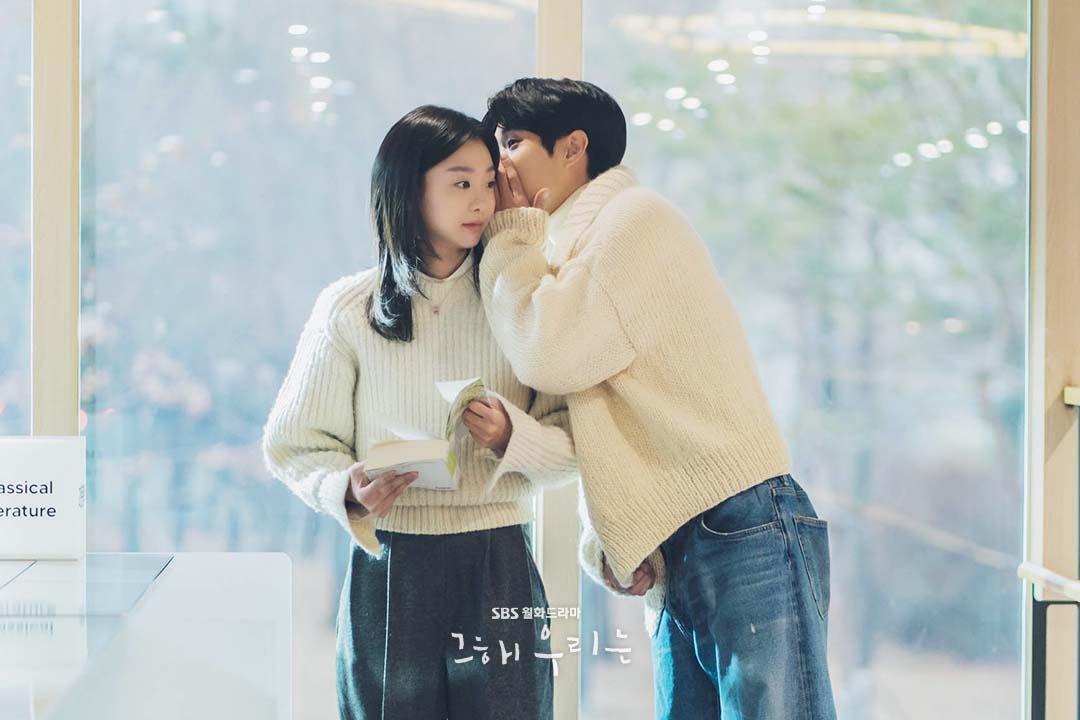 Choi Woo Sik trong bộ phim Our Beloved Summer đóng cặp cùng nữ diễn viên Kim Da Mi. Ảnh: Internet