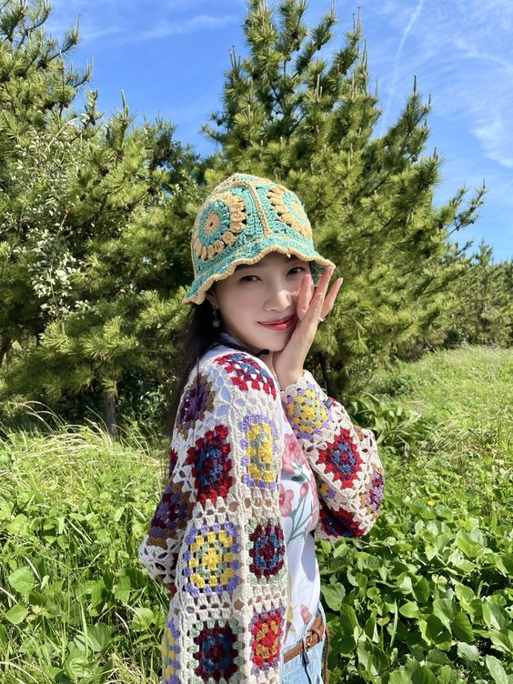 Joy (Red Velvet) trong 2 sản phẩm granny crochet