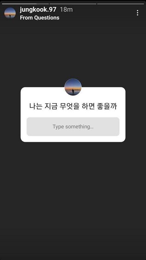 Thành viên nhóm BTS có cuộc trò chuyện với fan (Ảnh: Instagram)
