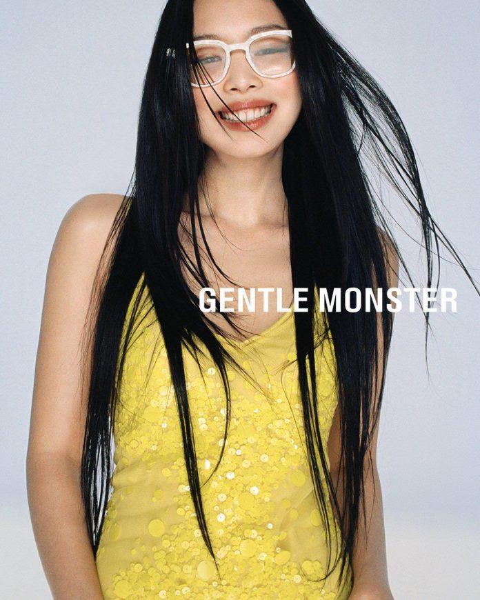 Kim Jennie xinh đẹp trong BST Jentle Monster ( Nguồn ảnh: Internet)