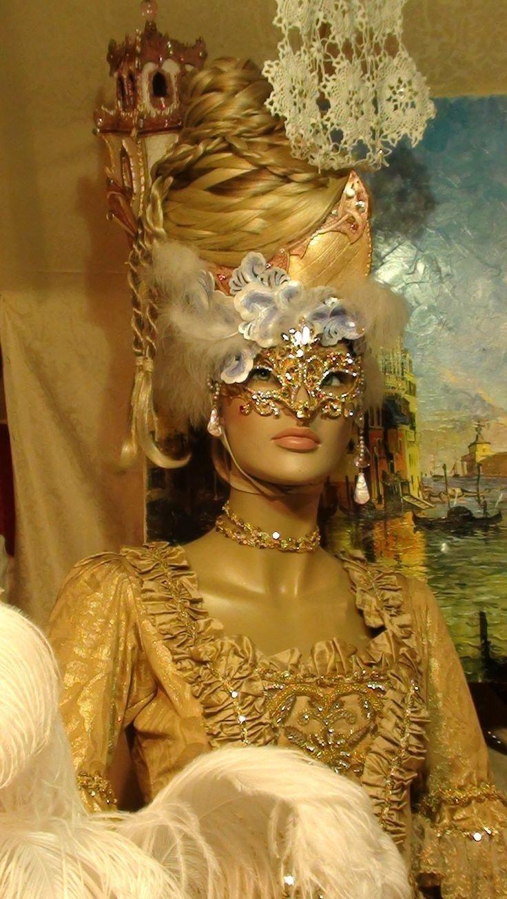 Mặt nạ được làm thủ công đậm chất Venice. (Nguồn: Internet)