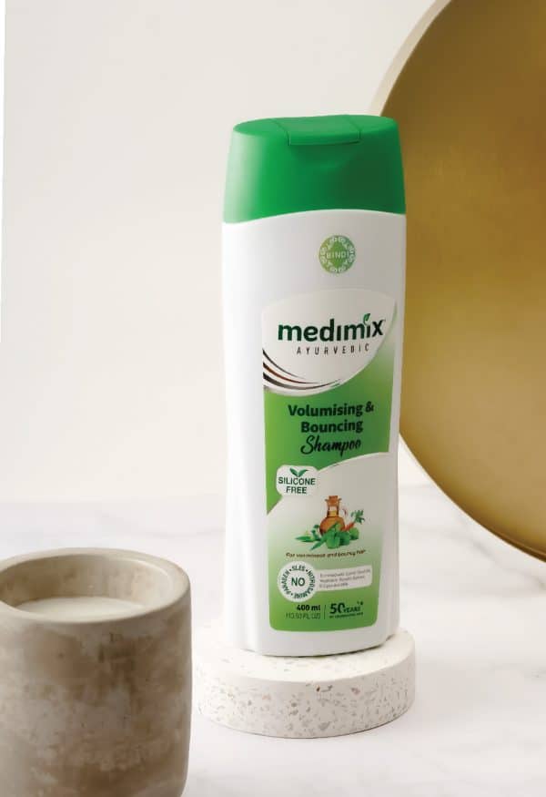 Dầu gội Medimix chứa nhiều vitamin A và E có khả năng kích thích mọc tóc, ngăn ngừa gãy rụng (Nguồn: Internet)