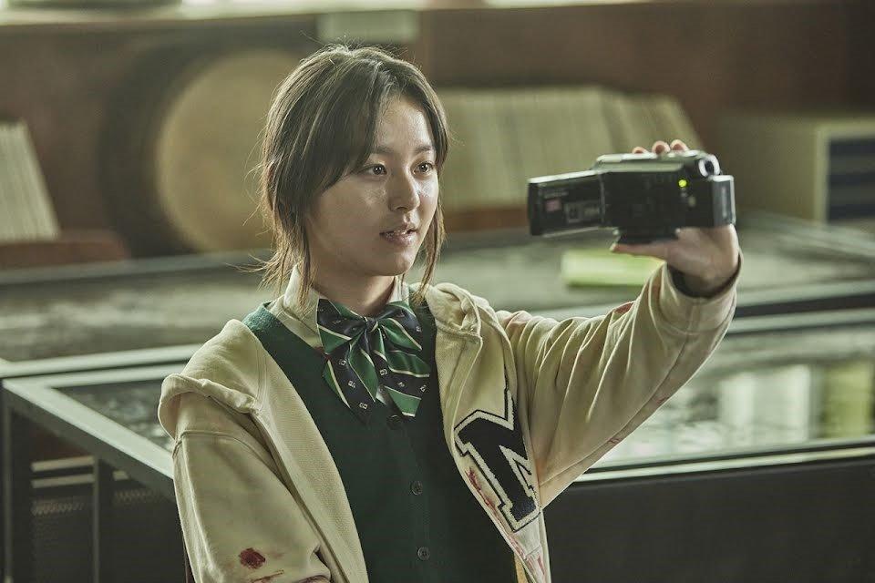 Park Ji Hoo vào vai Nam On-jo trong phim All of Us Are Dead, một cô bạn trải qua rất nhiều mất mát trong đại dịch zombie. Ảnh: Internet