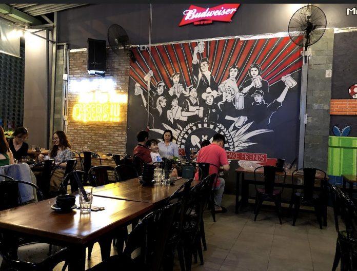 Bên trong quán Xẻng - Mồi & Bia. (Ảnh: Internet)