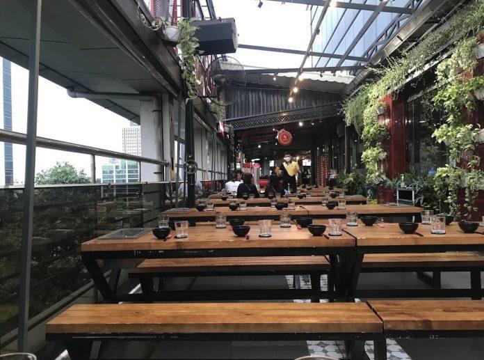 Top 20 quán nhậu tại Sài Gòn: đồ ăn ngon, hút khách, giá bình dân 123 Zô 5 KU Station Big Pig BBQ Beer bình dân bình thạnh Bồng Sơ Quán Đêm Sài Gòn đồ ăn Gangs Hỏa Xa giá bình dân Gu Nhậu đúng chất nhà hàng Nhà hàng Ngọc Thủy nhà hàng ngon Nhà hàng Việt Phố Những người bạn No 96 Lẩu Nướng Nướng bia Lu Ốc ngon 109 Ốc Phước Đạt Phố đêm quán quận 1 quận 3 Quận 5 quán ăn Quán ăn Bamboo quán nhậu Quận Tân Bình Sài Gòn Sky Zone Beer Garden The Street thông tin Top 20 Xẻng Mồi Bia