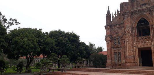 Review Đan viện thánh mẫu Châu Sơn ở Ninh Bình: địa điểm chứa đựng vẻ đẹp huyền bí, cổ kính ít ai biết. (Nguồn: ảnh độc quyền của tác giả).