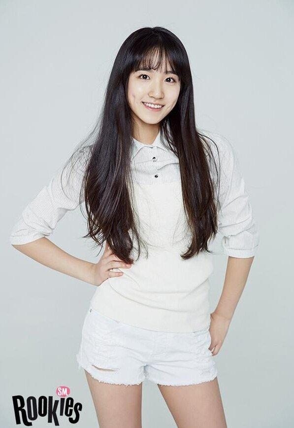 Herin khi được giới thiệu trong đội hình SM Rookies (Nguồn: Internet). Herin khi được giới thiệu trong đội hình SM Rookies (Nguồn: Internet).