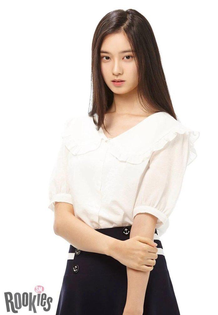 Yiyang khi được giới thiệu trong đội hình SM Rookies (Nguồn: Internet). Yiyang khi được giới thiệu trong đội hình SM Rookies (Nguồn: Internet).