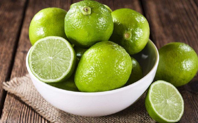 Trong chanh chứa acid citric giúp làm sạch bã nhờn hiệu quả (nguồn: internet)