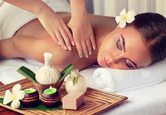Liệu trình massage nhẹ nhàng, lưu thông khí huyết bằng cách massage trực tiếp vào các huyệt đạo trên cơ thể giúp giảm căng thẳng, tạo được giấc ngủ ngon, ăn ngon( Nguồn: Internet)