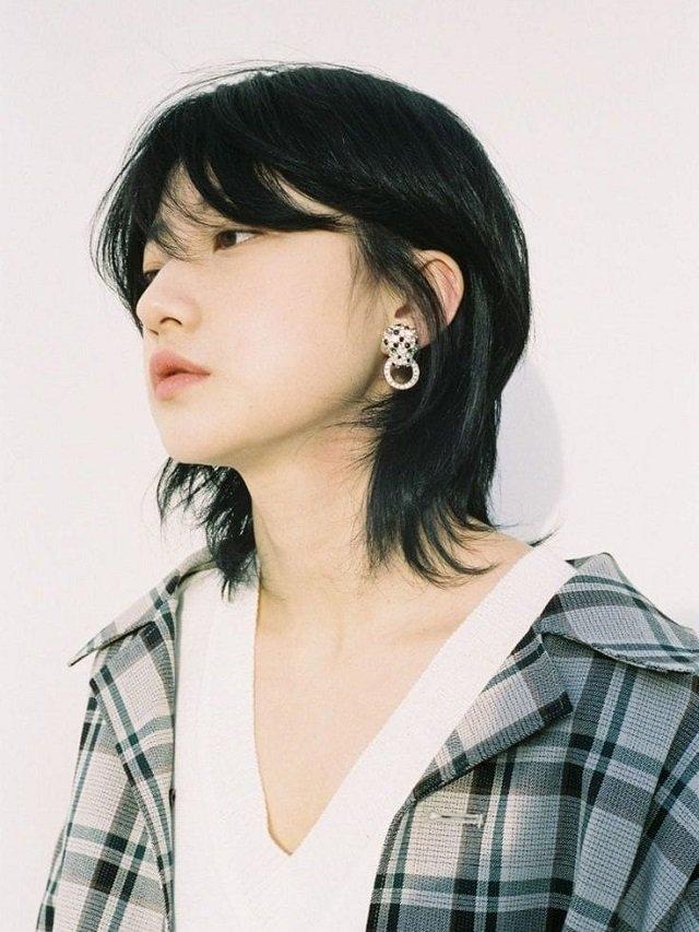 Mullet layer với phần tóc trước được tỉa ngắn hươn phía sau (Nguồn: Internet) Mullet layer với phần tóc trước được tỉa ngắn hươn phía sau (Nguồn: Internet)