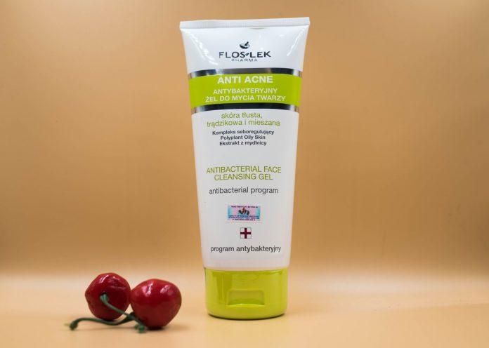 Sữa rửa mặt dược mỹ phẩm Floslek Anti Acne Bacterial Face Cleansing Gel. (Nguồn ảnh: Internet)