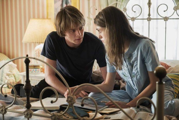 Nancy và Jonathan – cặp đôi Stranger Things do Natalia Dyer và Charlie Heaton thủ vai (Nguồn: Internet)