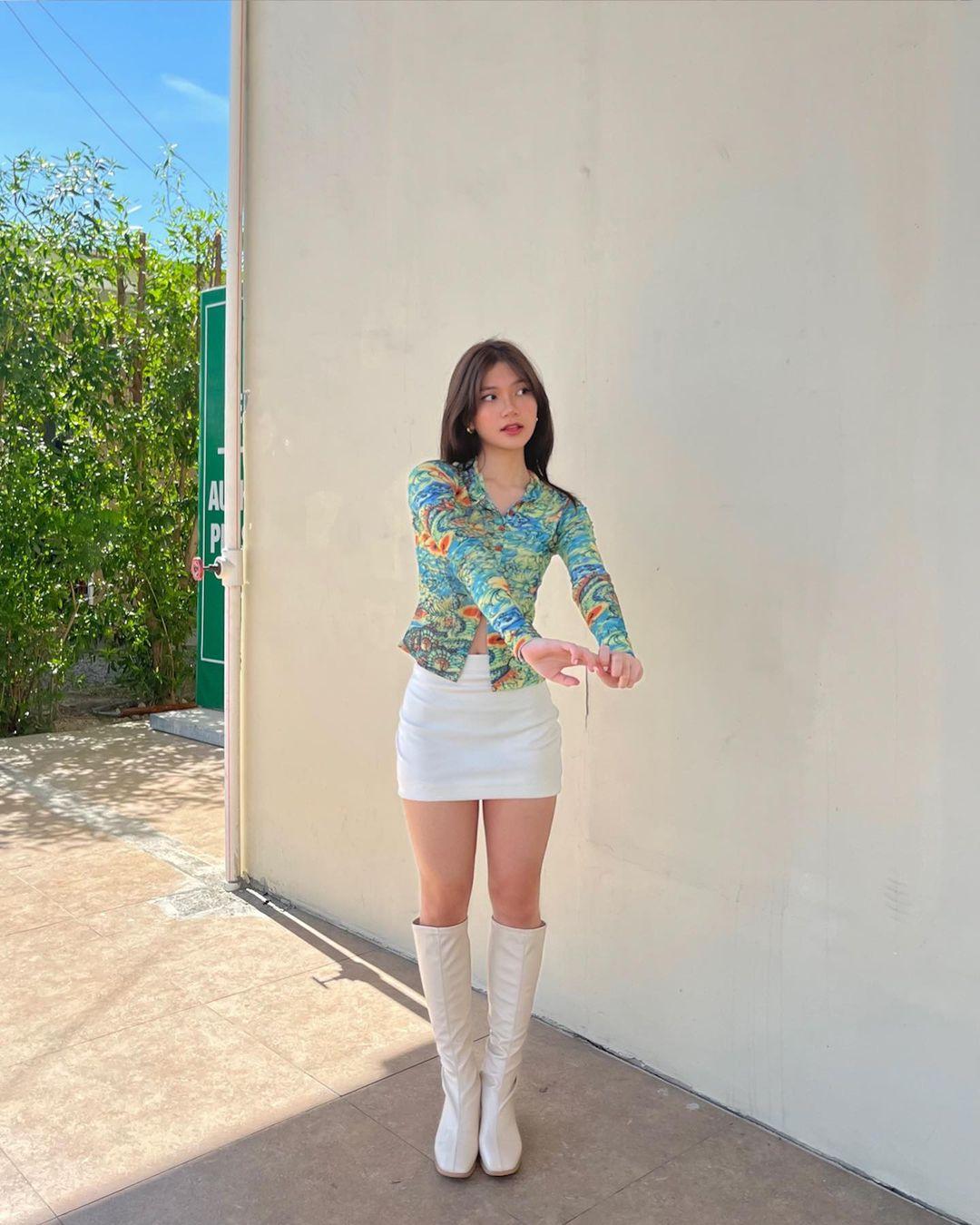 Xu hướng micro skirt đặc biệt phù hợp với những cô nàng theo đuổi phong cách Y2K (Nguồn: Instagram / @cydney.parreno)