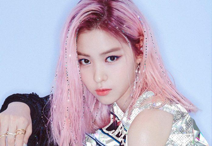 "Chất chơi" như center ITZY Ryujin, đi đu idol được mời vào chính công ty của idol (Ảnh: Internet)