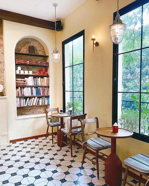 Một góc không gian trong quán (Ảnh: Facebook)