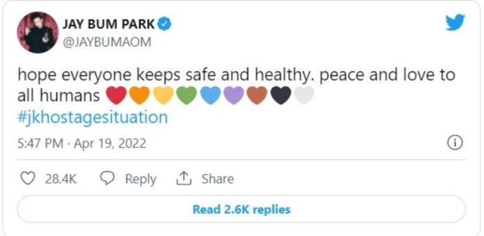 Jay Park với dòng tweet đầy ẩn ý: "Hy vọng mọi người giữ an toàn và luôn khỏe mạnh. Cầu nguyện hòa bình và tình yêu cho con người" kèm với hashtag gây tranh cãi #jkhostagesituation (Nguồn: Internet)