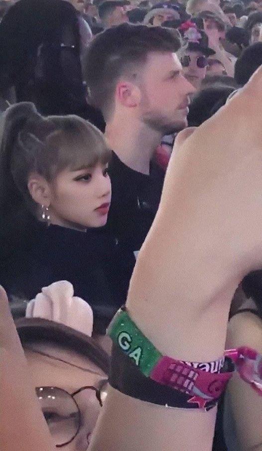 Lisa trong ống kính camera thường của fan đẹp siêu thực tại Coachella 2019 (Nguồn: Internet)