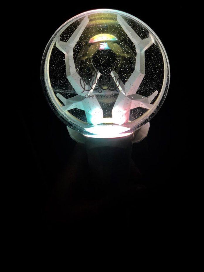 Oh My Girl với chiếc lightstick đẹp nhất trong K-Pop. (Nguồn: Internet)