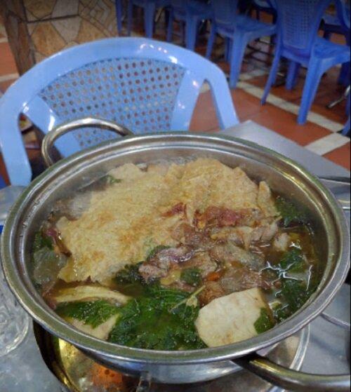 Lẩu dê 4.4 là một quán ăn dân dã lâu đời ở Sài Gòn (Ảnh: Internet)