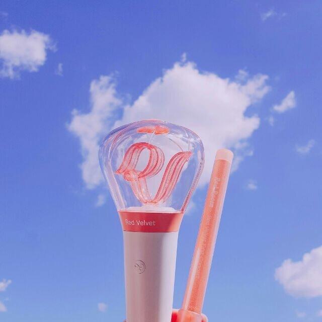 Red Velvet với chiếc lightstick đẹp nhất trong K-Pop. (Nguồn: Internet)