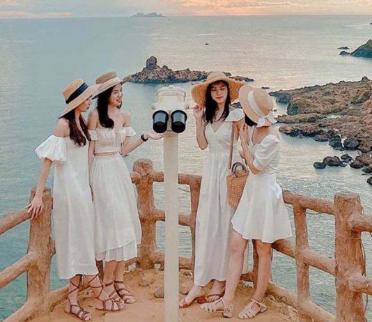 Hè đến rồi, lên đồ đi biển thôi: Ngoài bikini, cùng bỏ túi những items đi biển vừa trendy mà vẫn khoe ưu điểm cho các nàng (Nguồn: Internet).