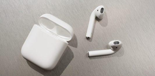 Thời gian sử dụng AirPods sau mỗi lần sạc pin cho biết tình trạng pin (Ảnh: Internet).