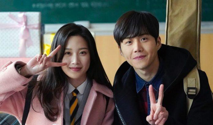 Moon Ga Young và Kim Seon Ho trong Welcome to Waikiki 2 (Ảnh: Internet)