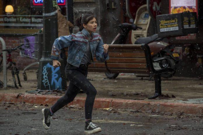 Cô bé America Chavez bị truy sát (Nguồn: Internet)