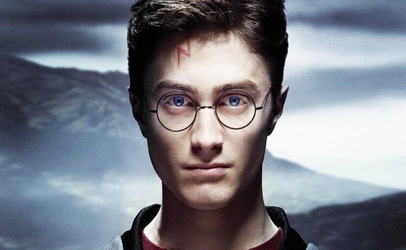 Hậu trường Harry Potter là nơi tuyệt vời để khám phá những bí mật đằng sau cánh cửa giả tưởng của phim. Hãy xem bức ảnh liên quan để biết thêm về các diễn viên và ekip làm phim đằng sau những câu chuyện kinh điển của Hogwarts.