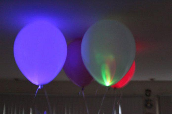Những quả bóng phát sáng kỳ ảo trong đêm (Nguồn: Internet)