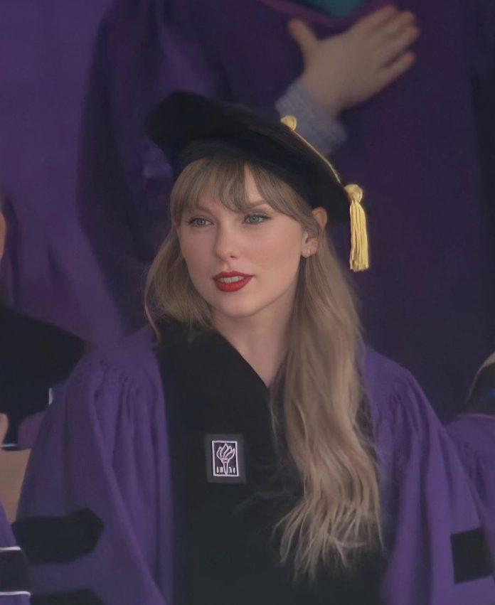 Tiến sĩ Taylor Swift vô cùng xinh đẹp trong buổi lễ (ảnh: Internet)