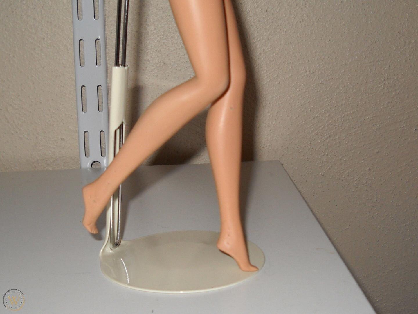 Chân của búp bê Barbie (Ảnh: Internet).