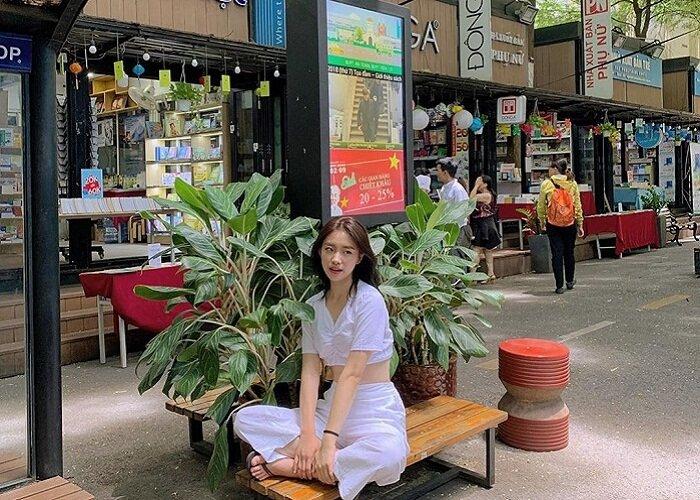 Có vô vàn góc chụp ảnh tại đường sách. (Ảnh: Internet) Có vô vàn góc chụp ảnh tại đường sách. (Ảnh: Internet)