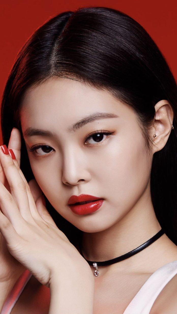 Jennie cùng màu son đình đám Red Vibe nhà Hera (ảnh: Internet)