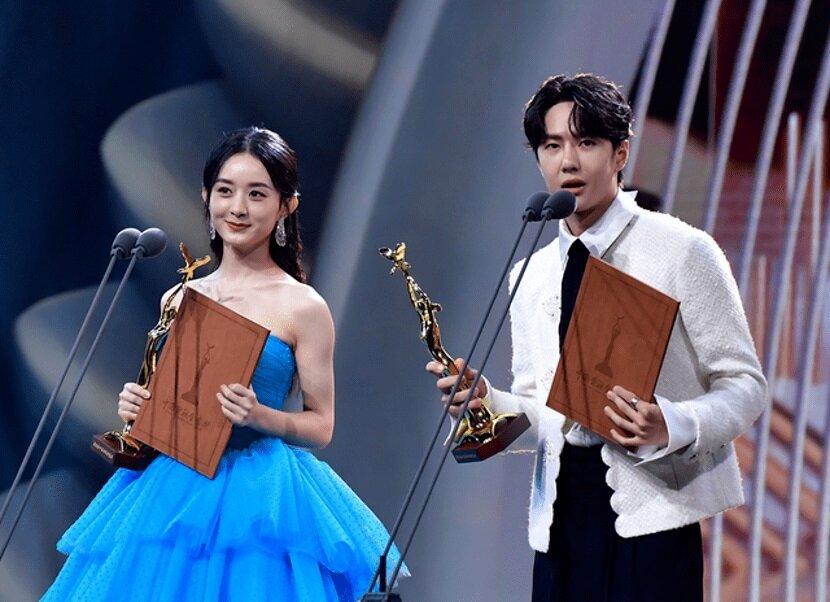 Triệu Lệ Dĩnh và Vương Nhất Bác là 2 diễn viên cuối cùng nhận giải Diễn viên được khán giả yêu thích tại Kim Ưng. (Ảnh: Internet)