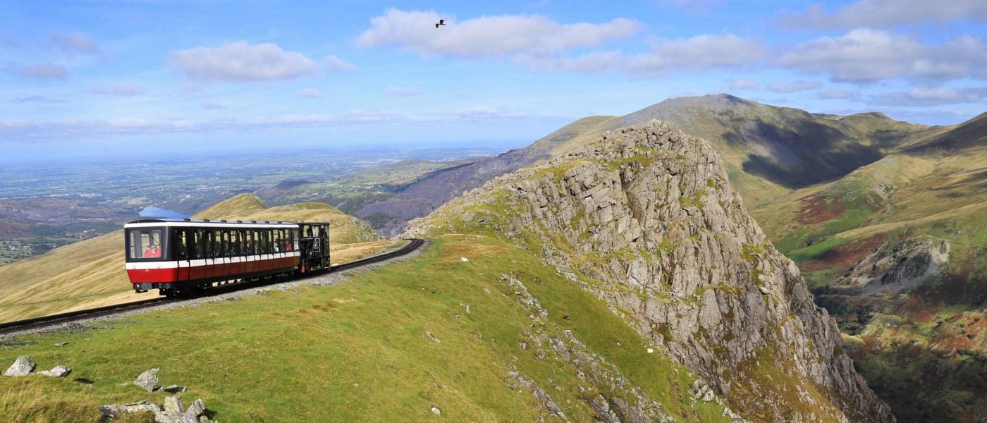 Tuyến tàu leo núi Llanberis - Núi Snowdon (Ảnh: Internet)