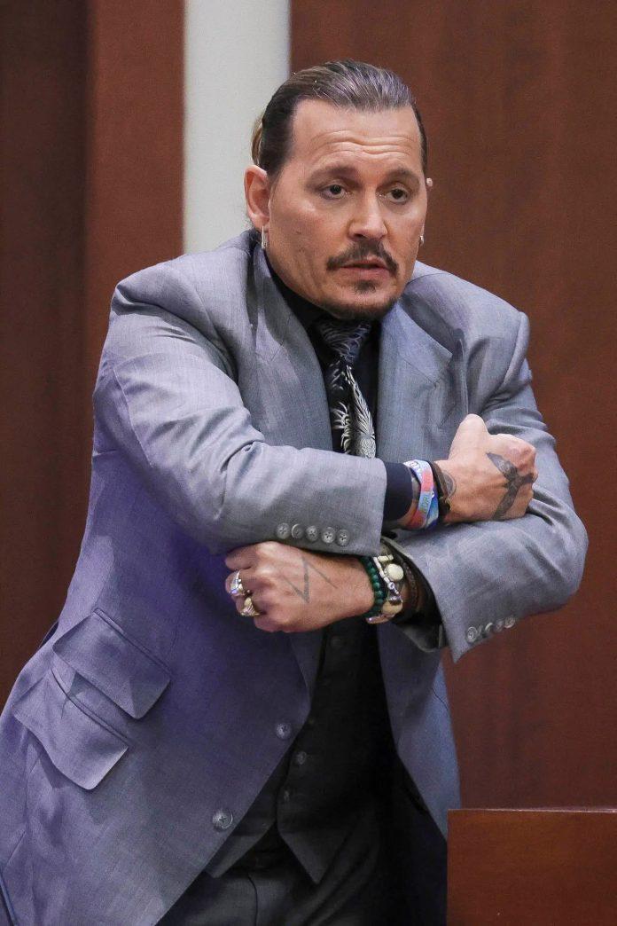 Hình ảnh Johnny Depp khi khai trước tòa (Nguồn: Internet)