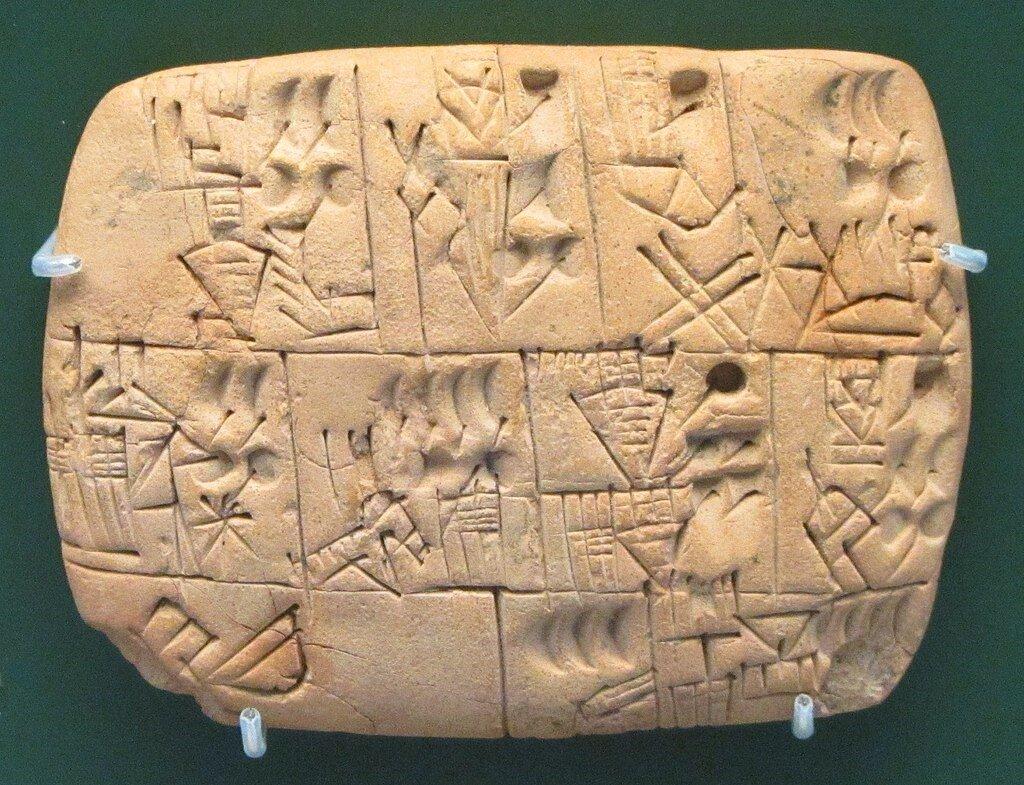 Sách của người Sumer được khắc lên đất sét (Nguồn: Internet).