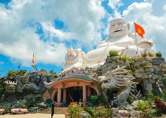 Chùa Phật Lớn - núi Cấm - Châu Đốc - An Giang (Nguồn: Internet)