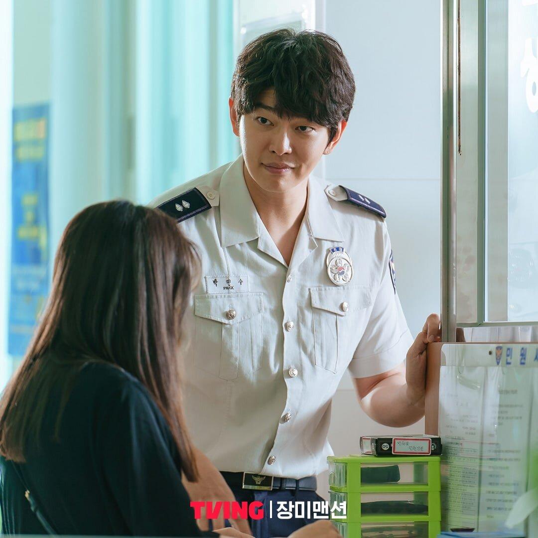 Yoon Kyun Sang vào vai cảnh sát Cha Min Soo (Ảnh: Internet)
