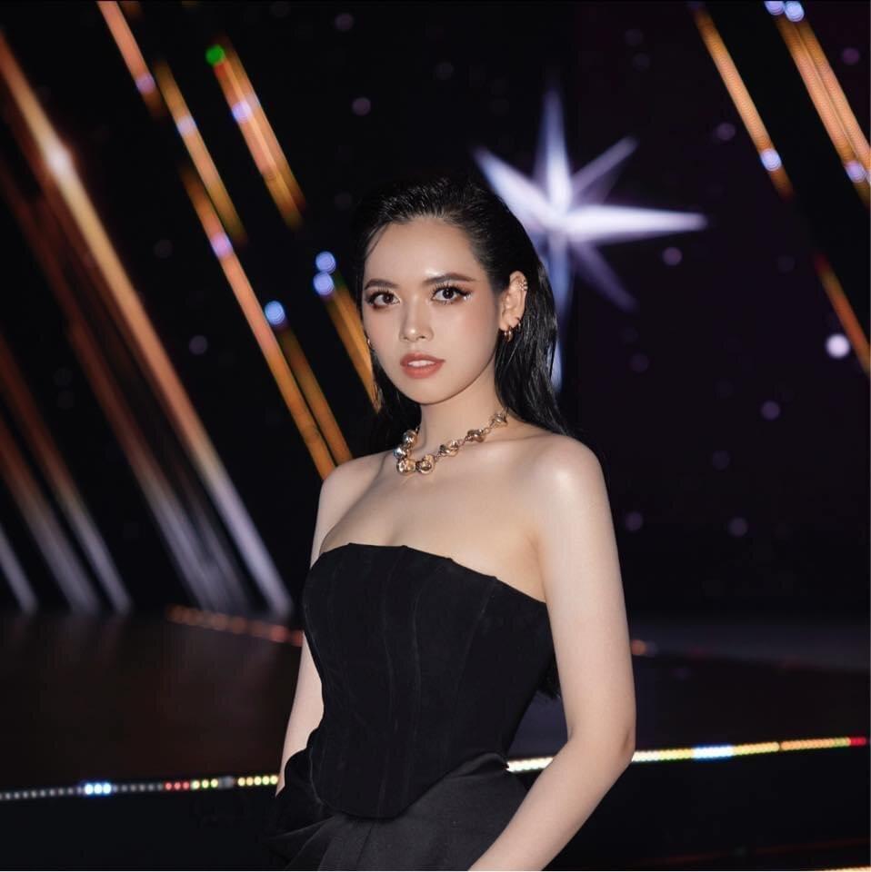 Bùi Thanh Hằng vừa tái xuất tại thảm đỏ Hoa hậu Hoàn vũ Việt Nam 2022 Nhan sắc của cô không phải vẻ đẹp hợp với nhãn quan của số đông nhưng lại rất cuốn hút (Nguồn: Internet)