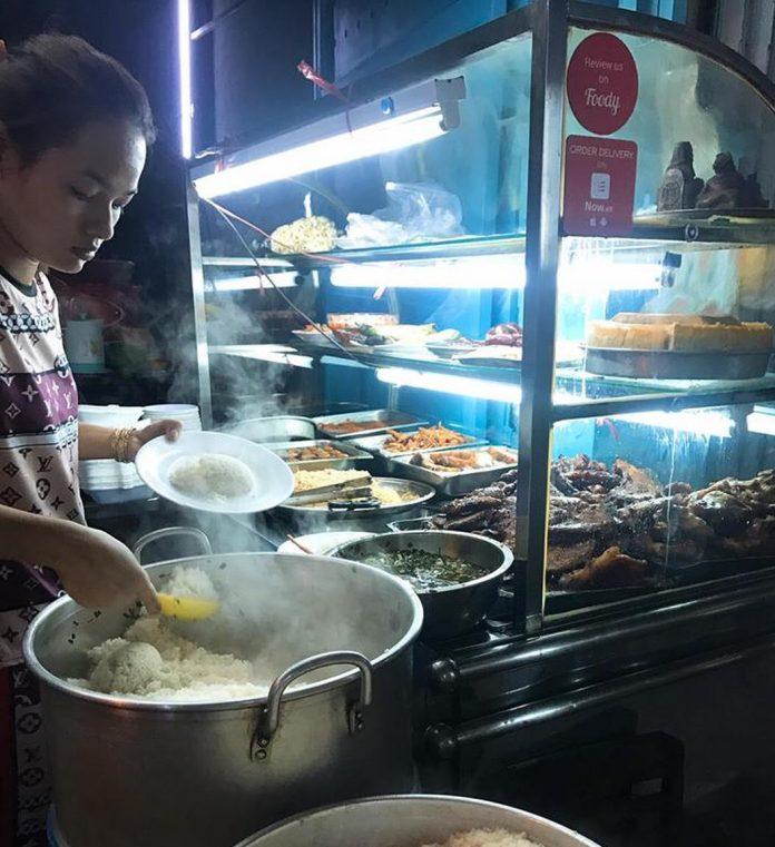 Quầy chế biến của quán. (Ảnh: Internet)