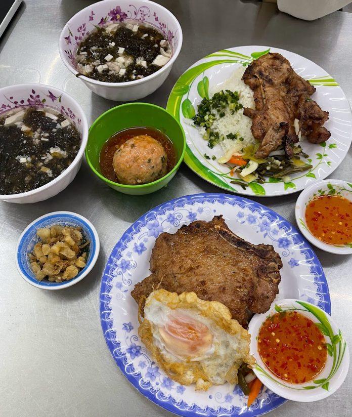 Món cơm tấm sườn trứng ốp của quán. (Ảnh: Internet)