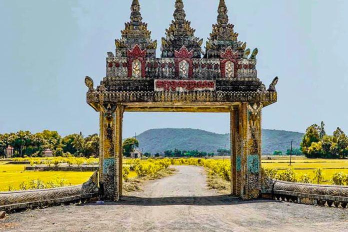 Cổng chùa Koh Kas (ảnh: Trường Vũ Trần)